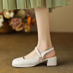 Sandalet 2023 Yaz Kısa Bayanlar Pompalar Geri Strap Kalın Blok Tıknaz 5 cm Topuklu Kadın Günlük Boş Zaman Ayakkabıları Kadınlar İçin Beyaz Açık Sarı