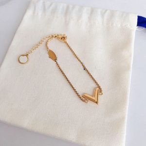 Luxury Designer Jewelrys Earrings Pendant Charm Bracelet Gold Love V Necklace Rings Bracelet Bangles Luxury Pendants Titanium lovers chain Heart With Box