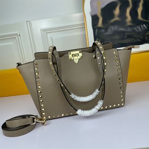 Kvinnors shoppingväska designer tygväska mjuk läder handhållna axelväskor mode enkla eleganta kvinnor crossbody mamma väska nit dekorerad handväska