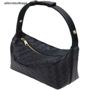 Bottegaaveneta Wallaces Bags Divani Bento Bag 2023 Autumn New Womens Shoulder Backpack Underarm Handheld Woven Lunch Box Rj