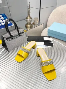 Designer Sandaler tofflor Summer Men Women Shoes Shaped Multicolor Luxury Slides Gjuten fotbädd i svart tonalgummi 0908