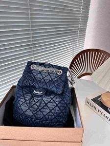 新しいデニムバックパック女性ショッピングファッションショルダーデザイナーバッグチェーンスクールバッグ