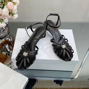 2023 Designer Luxus reine Farbe Vintage hochhackige Sandalen Damen 100% Leder schwarz/golden dünne Riemen gewebt