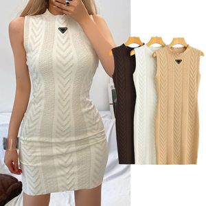 Designer Knit Ice Silk Top Sleeveless Women's T-shirt Kort skjorta Kvinnor Slim Sexy Slimming Vest Render Sweater