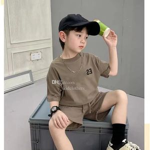 Setler Çocuk Designer Sets Çocuk İki Parçalı Set Toddler T Shirt Bebek Elbazları 2 PCS Giyim Erkek Kız Trailsuits Kısa Kollu Takımlar Spor giysileri