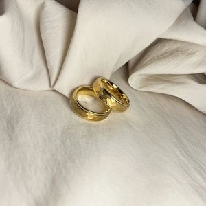 Bandringar volframbröllop guldfärg ring för män wemen 8mm 6mm stegkanter multifaced hammat svart band borstad finish komfort passar 231218