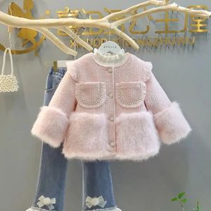 衣料品セット女の子の服スーツガールコットンセット2023プリンセス模倣ファートップチルドレンとフリースジーンズ2ピース冬231218