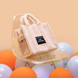 2022 Winter Winter Designer The Tote Bag Woolen Teddy Curl Plush Faux Fur Square Handbag Sherpa sports staper spaicter2649