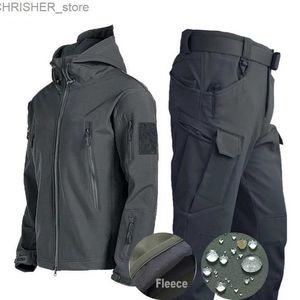 Tactical Jackets Fleece Softshell Tactical Jacket Men Winter Jacket Waterproof Mens Windbreaker Hiking Jacket Men Tactical Suit Tracksuit AutumnL231218