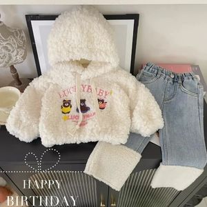 Conjuntos de roupas de inverno crianças roupas meninas bonito dos desenhos animados urso lã e cordeiro lã hoodie kawaii retalhos jeans bebê menina outfit conjunto rosa 231218