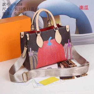 디자이너 여성 핸드백 2023 새로운 가방 크로스 어깨 핸드백과 리본과 스카프