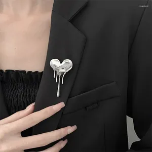 Brooches Fashion Punk Style Lava Love Brooch Creative Niche Design Heart-Shaped Suit Pin Collar Accessories For Women Girls