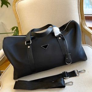 Kapasite Büyük Seyahat Çantası Crossbody Bags Erkekler Pbag Üçgen Tasarımcı Çanta Bagaj Koşusu Kadın Tasarımcılar Tote Çanta Çantası Cüzdan Alışveriş Çantaları 230103