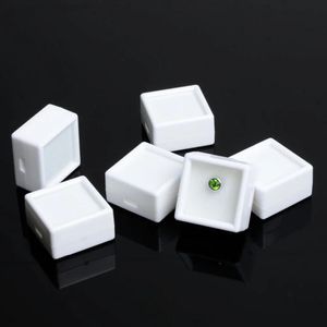Lådor 35st White Plastic Square Cz Diamond Box Jewelry Beads Stud Earring Display Box Case Showcase 1x1 