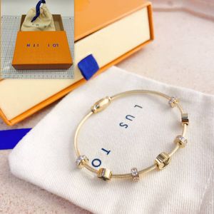 Luxury Gold Plated Diamond Bangle Box Packaging Designer Bangle Womens Boutique Love Gift Bange Classic Style Birthday Wedding Armband