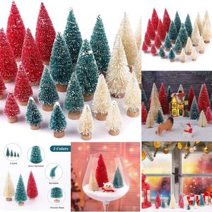 Novos suprimentos de brinquedos de Natal 24 unidades de mini escova de garrafa artificial Árvores de vila de Natal com base de madeira Pequena árvore de sisal para decoração de Natal de mesa