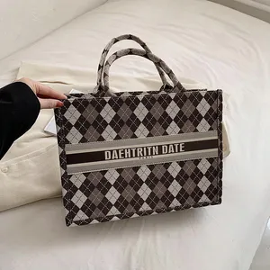 Kitap Tote Tasarımcı Çanta Tote Çanta Kadın Çanta Omuz Çantası Mini Tuval Crossbody Alışveriş Lüks Moda Siyah Büyük Çantalar Tote Çanta-2