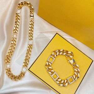 Jewelry Designers Gold Bracelet Necklaces Set Fashion Letter Golden Wristband For Women Mens Couple Necklace Classic Bracelet Luxury Choker Wedding Metal