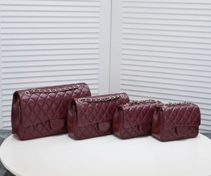 2023 Luxury Designer Bag Classic Sheepskin Small Square Bag Utsökt hårdvarukedja Diamond Grid axelväska, handväska crossbody väska i midjeväska, mode påse