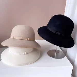 Berets Moda Chapéus de Inverno Hepburn Chapéu de Balde de Lã de Alta Qualidade para Mulheres Japonesas Bacias Francesas Chapéus Branco Preto Fedora