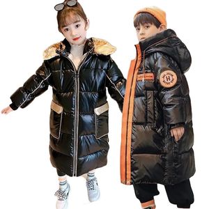 Płaszcz w dół zima dla dzieci ciepłe long płaszcze chłopcy gęste plus aksamitne kurtki nastolatki wodoodporne z kapturem wodoodporne parki odporne na odporność wierzchnią 231218