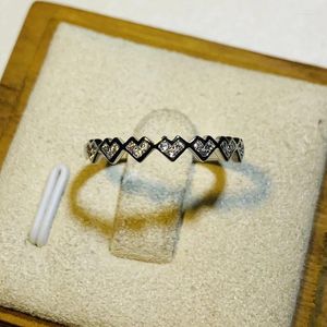 Pierścienie klastra Huitan Love Withing Finger Pierścień dla kobiet w pełni utwardzony bling cz wykwintne żeńskie serce codzienne zużycie biżuteria