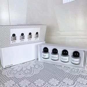 Odświeżacz słynny Perfume Blanche 4piece Zestaw upominkowy dla kobiet odświeżacz 30 ml na butelkę Eau de Parfum Długotrwały spray Wysoka jakość