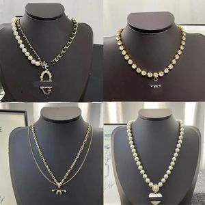 18 Style dubbel bokstav hänge halsband 18k guldpläterad crysatl pärla strass tröja halsband för kvinnor bröllopsfest juveler modetillbehör