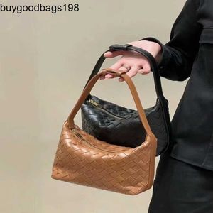 Bottegaaveneta Wallaces Bags 23b Familys New Shoulder Backpack Divani Womens Bag Bent Underarm Handheld Woven Lunch Box MHR8
