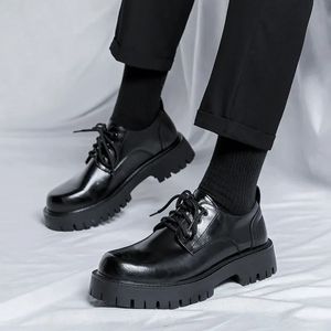 Klänningskor 2023 Men Korea Leather Platform Oxfords glider på tjockt tottom manliga derby casual loafers mens fyrkantiga tå formell 231218