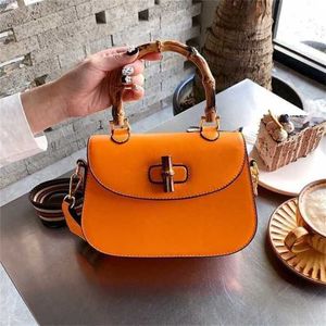 2024 New Designer women's crossbody shoulder Spring and slub texture saddle messenger trend portable bag