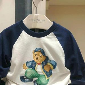 Sweatshirts هوديز Sweatshirts الأطفال القطن الأكمام الطويلة Tw Little Bear Printed Tshirt الكورية الإصدار 2023 الخريف الجديد DHDCI