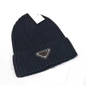 Tasarımcı şapkası Lüks Beanie Erkekler için Beanie Kadınlar Erkekler Kış Şapkası İplik Boyalı Moda Sokağı Şapkası