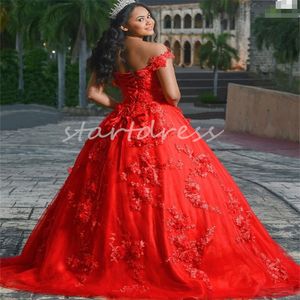 Splendidi abiti Quinceanera floreali rossi Eleganti spalle scoperte Una linea Abito da ballo Corsetto Fidanzamento Vestido De 15 Anos Quindici 16 abiti quinceanera 2024 Sedici