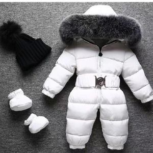 Set di abbigliamento -30 gradi Inverno Neonati maschi Tuta da sci Caldo piumino Bambina Tuta Tuta Caldi Abbigliamento per bambini Bambini impermeabili 1-4 anni 231218