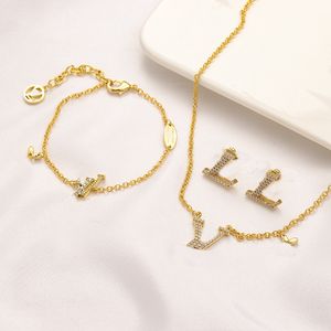 Hollow 18k Gold Pendant Necklace Luxury Designer Necklace with Diamond Jewelry Fashion Womens Earrings Bracelet Set