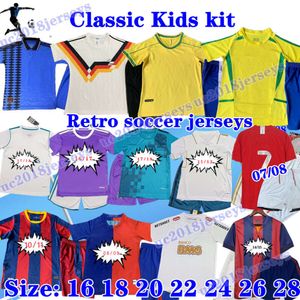 Dzieci retro koszulki piłkarskie Zestaw dla dzieci 17 18 Realu Madryt 90 07 08 09 10 11 16 Benzema Bar 98 02 Brazi Niemieckie chłopcze koszule piłkarskie Młodzież