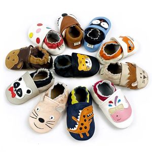 Flache Schuhe Babyschuhe Erste Wanderer Weiche Kuhleder -Lederstiefel für Kleinkindmädchen und Jungen geborene Säuglingsmokassins Sneakers 231218