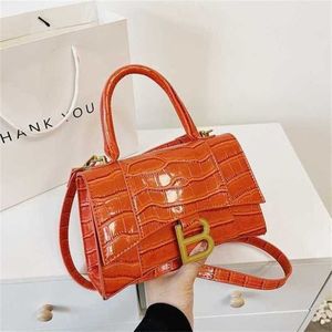 2024 New Designer women's crossbody shoulder Hourglass type stone pattern bright face portable small square goods urban simple bag