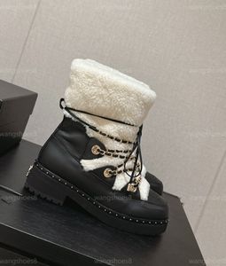 Luxury Lace-Up Chain Platform Chunky Boot Snow Boots Kvinnor Vinter Ware Western Boot Fur Ladies Outdoor Leisure Shoe Designer Ankel Black White Chelsea Boot With Box