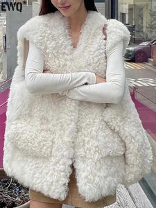 Women's Vests EWQ Chic White Thick Warm Faux Fur Sleeveless Lamb Wool Casual Big Size Tank Tops Autumn 2023 Winter Waistcoats U5637 231218