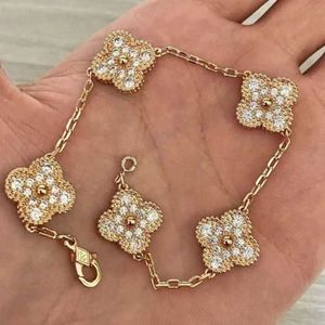 2023 Luxury Designer Charm Armband Clover Pearl 4 Pieces 18K Gold Necklace Earrings Wedding Laser Brand V0ZN