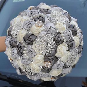 Fiori nuziali Lussuoso bouquet di diamanti in cristallo argento Gioielli con fiori a mano in raso grigio rosa con nastro