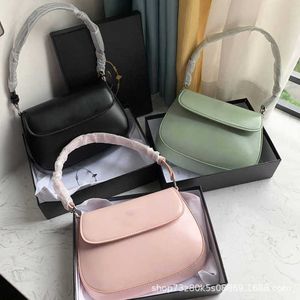 Designer kvinnors handväska ny cleo underarm ljus ansikte mini en axel flip handväska kvinnor triangel etikett stick hobo väska