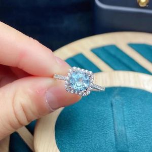 Pierścienie klastra Colifelove VVS Grade jasnoniebieski pierścień topazowy do codziennego zużycia 0,6 cart 6 mm srebrny kamień urodzenia