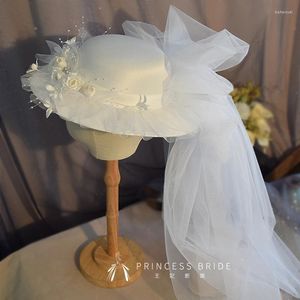 Berets Original Design Bride White Flower Satin Wedding Hat With Long Mesh Royal Cocktail Banquet Party Formal Fedora Cap Headdress