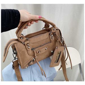 Borsa da donna firmata Baobao New Fashion Versatile Rivetto Modello Litchi Locomotiva Borsa a tracolla da donna con borsa Texture Sense