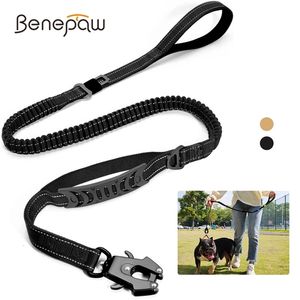Hundhalsar Leases Benepaw Tactical Heavy Duty Dog Leash Strong Frog Clip Traffic Handle Cock Absorbering Pet Bungee Lead for Dog Walking Training 231216