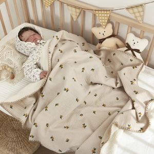 Filtar Swaddling S For Beds 4 Layer Cotton Swaddle Muslin Filt Bedding Linen Babies Tillbehör Födda badhandduk Moder Kids 231219