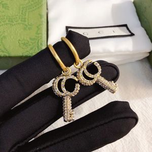 Kolczyki stadninowe zabytkowe skórzane urok wykwintne damskie eleganckie pudełko klip z butikiem projektant biżuterii złota kolczyki
